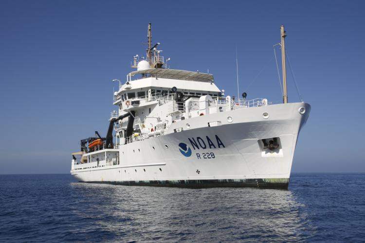 NOAA Ship Reuben Lasker at sea